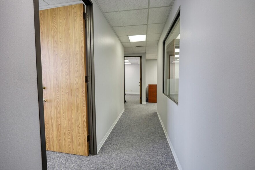 More Photos Of 2929 Mossrock Dr, San Antonio Office For Lease