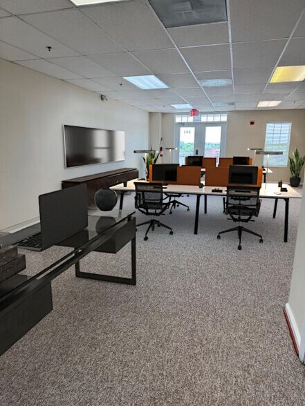 More Photos Of 13885 Hedgewood Dr, Woodbridge Office Residential For Sale