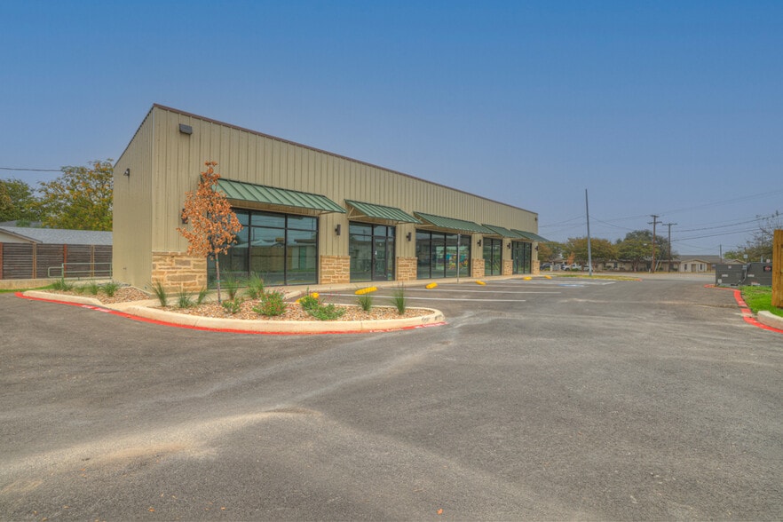 More Photos Of 840 S Business IH 35 St, New Braunfels Storefront For Lease
