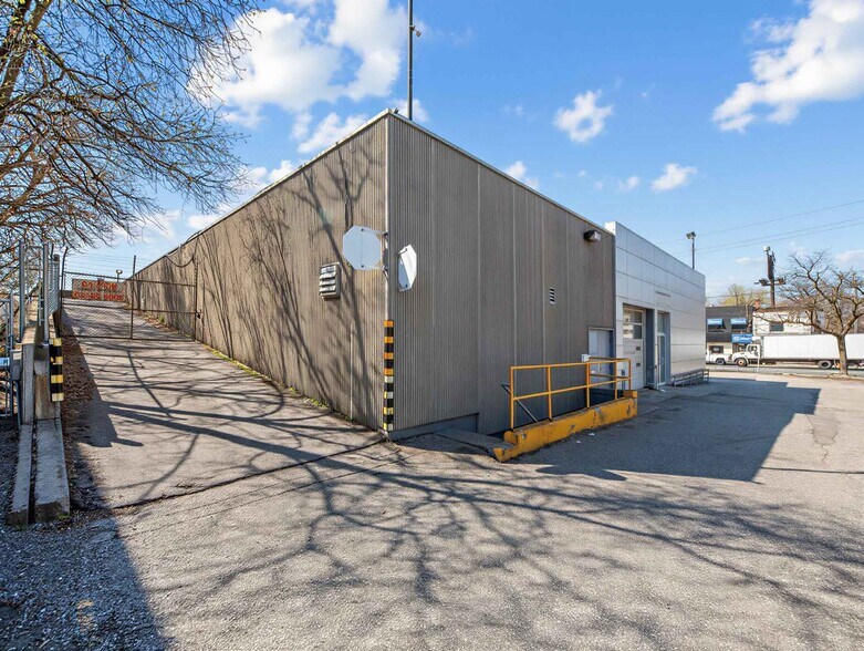 More Photos Of 1661 Avenue Rd, Toronto Auto Dealership For Lease