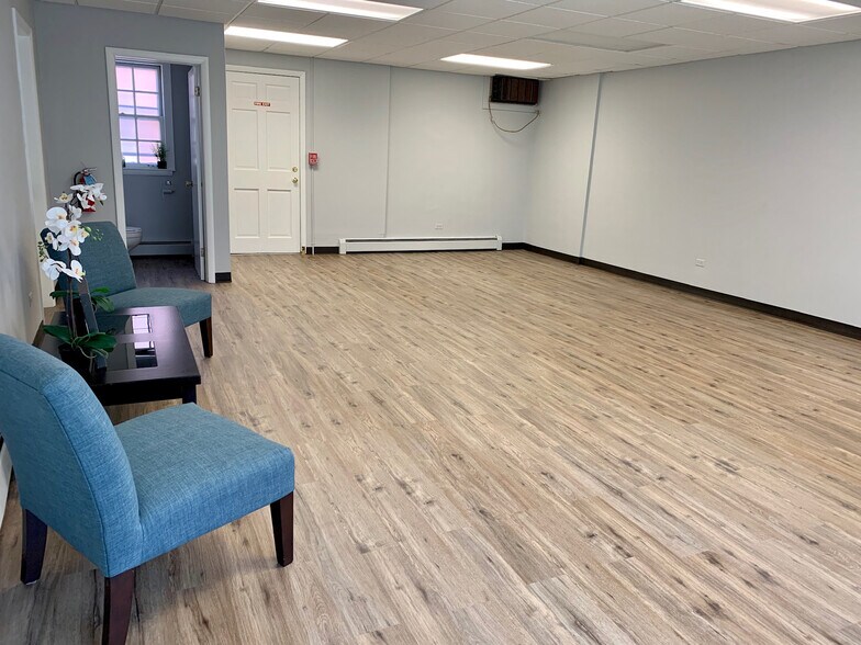More Photos Of 5508 S Brainard Ave, Countryside Apartments For Lease