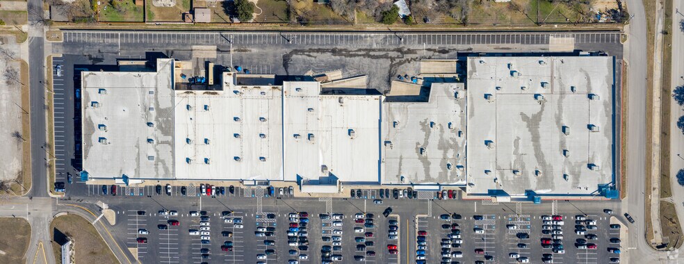 More Photos Of 8480-8680 Fourwinds Dr, San Antonio Unknown For Lease