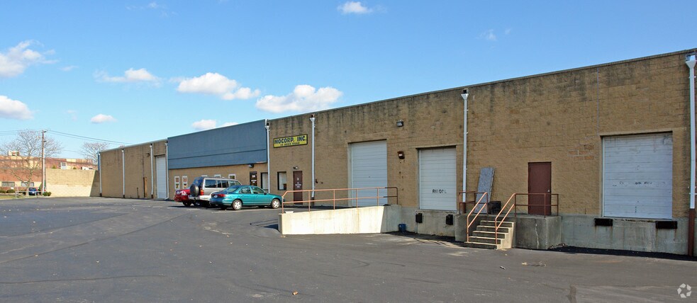 More Photos Of 20-38 Aero Rd, Bohemia Warehouse For Lease