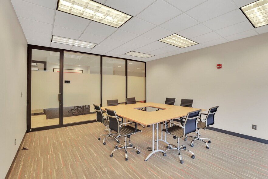 More Photos Of 141 E Town St, Columbus Office Residential For Lease