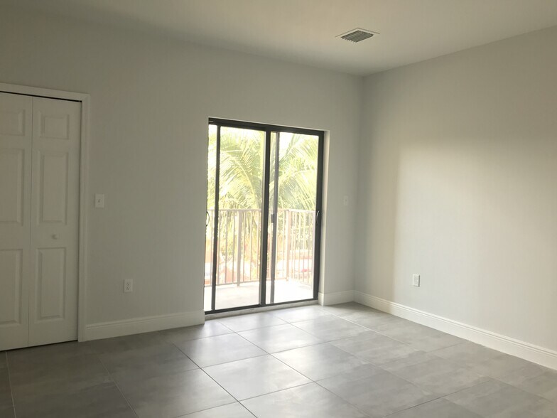 More Photos Of 4364 E 10th Ave, Hialeah Apartments For Sale