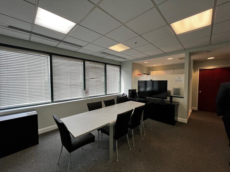 More Photos Of 100 Tower Dr, Edgewater Apartments For Lease