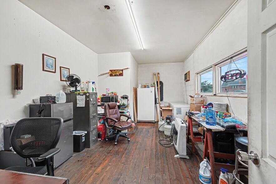 More Photos Of 427 W Gene Hairston St, Madison Auto Repair For Sale
