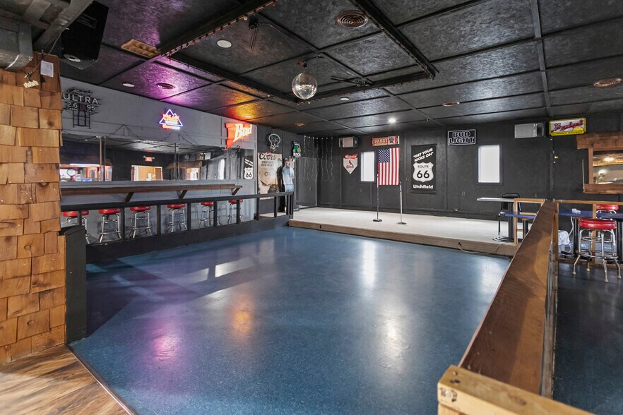 More Photos Of 220 N Old Route 66, Litchfield Restaurant For Sale