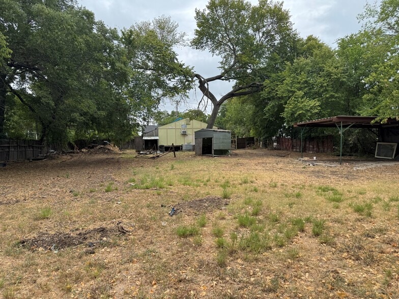 More Photos Of 401 W Belt Line Rd, Cedar Hill Freestanding For Sale