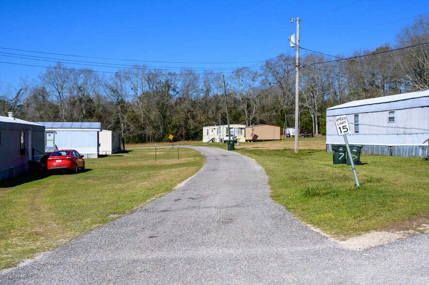 More Photos Of 100 Lunsford Cir, Opp Manufactured Housing Mobile Home Park For Sale