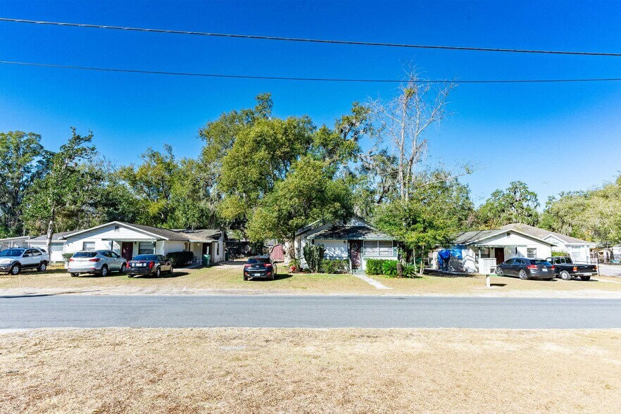 More Photos Of 4841 6th St, Zephyrhills Multifamily For Sale