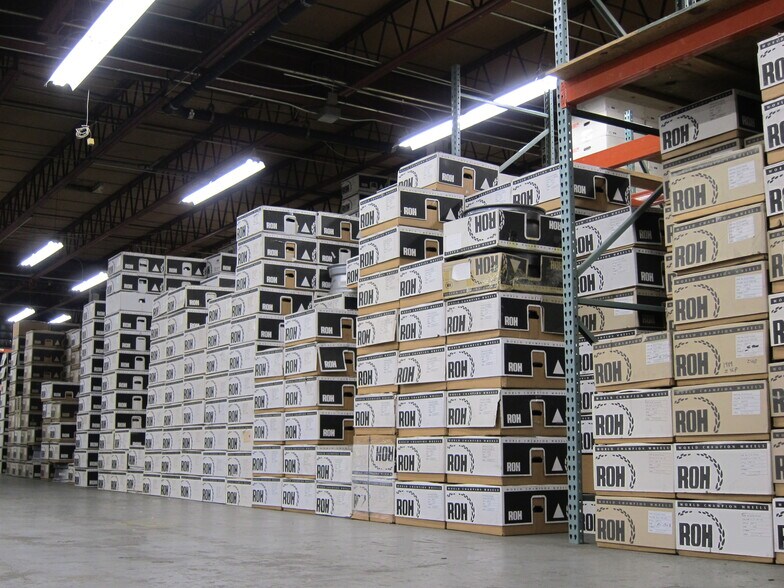 More Photos Of 7 Sidney Ct, Lindenhurst Warehouse For Sale