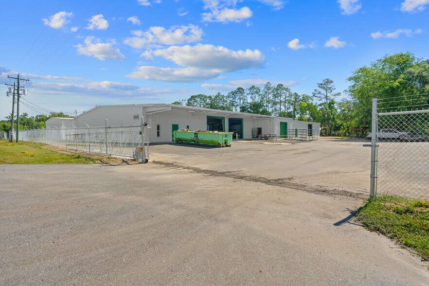More Photos Of 13595 SE 31st Ave, Summerfield Warehouse For Sale