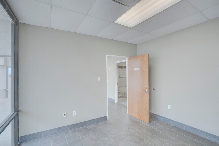 More Photos Of 1617-1629 N Central Expy, Plano Unknown For Lease