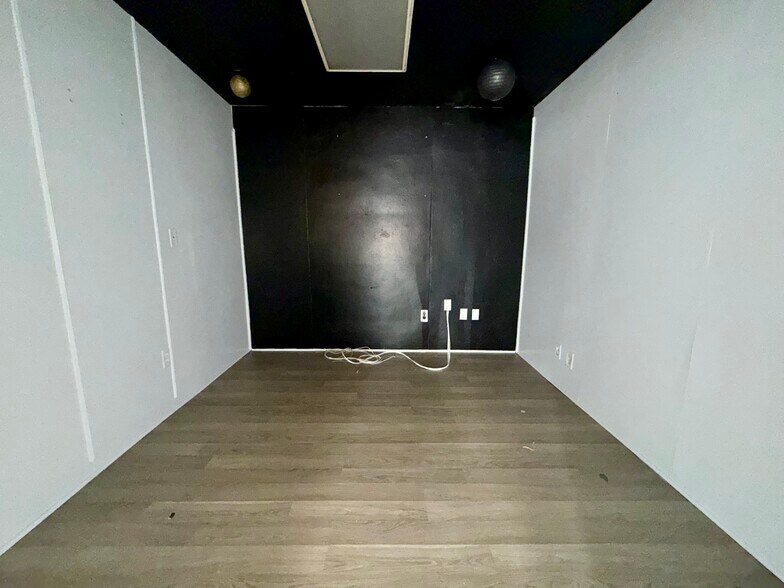 More Photos Of 28438 Joy Rd, Livonia Storefront Retail Office For Lease