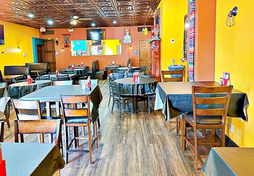 More Photos Of 8508-8510 N 30th St, Omaha Restaurant For Sale