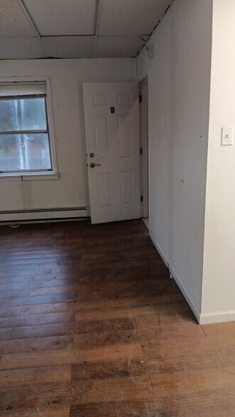 More Photos Of 38 Main St, Little Ferry Warehouse For Lease