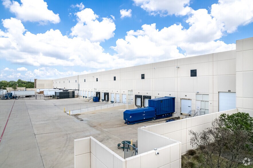 More Photos Of 1650 Lakeside Pky, Flower Mound Distribution For Lease