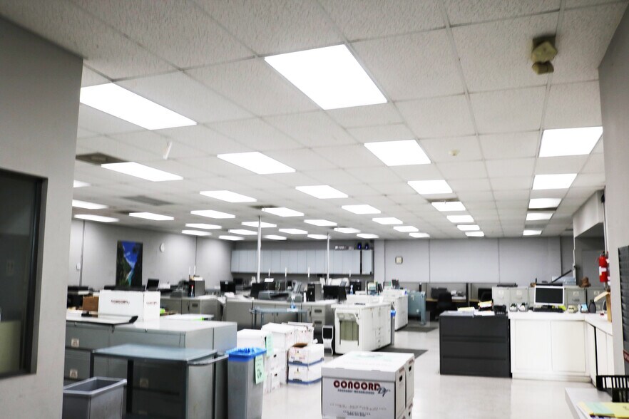 More Photos Of 1321 W 12th St, Los Angeles Light Manufacturing For Lease