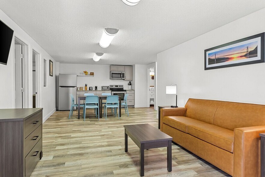 More Photos Of 1400 34th St N, Saint Petersburg Hotel For Sale