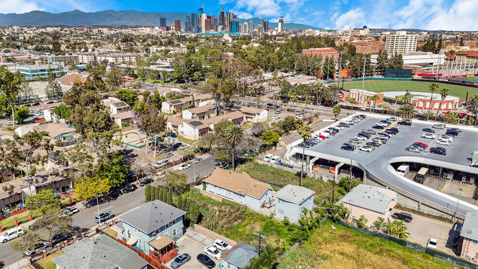 More Photos Of 1146 W 35th St, Los Angeles Land For Sale