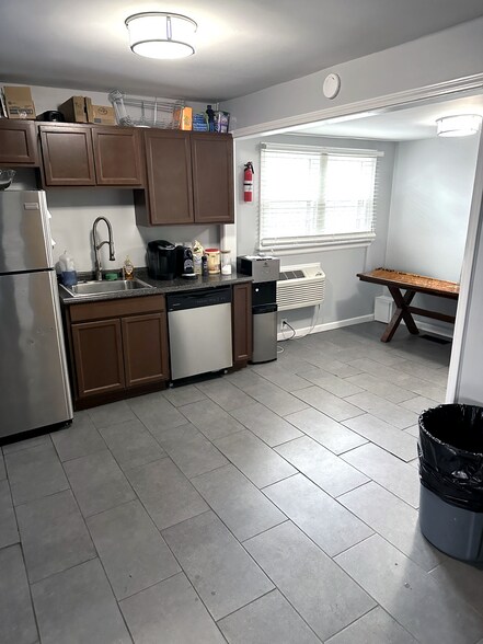 More Photos Of 6119 Charlotte Ave, Nashville Storefront Retail Office For Sale