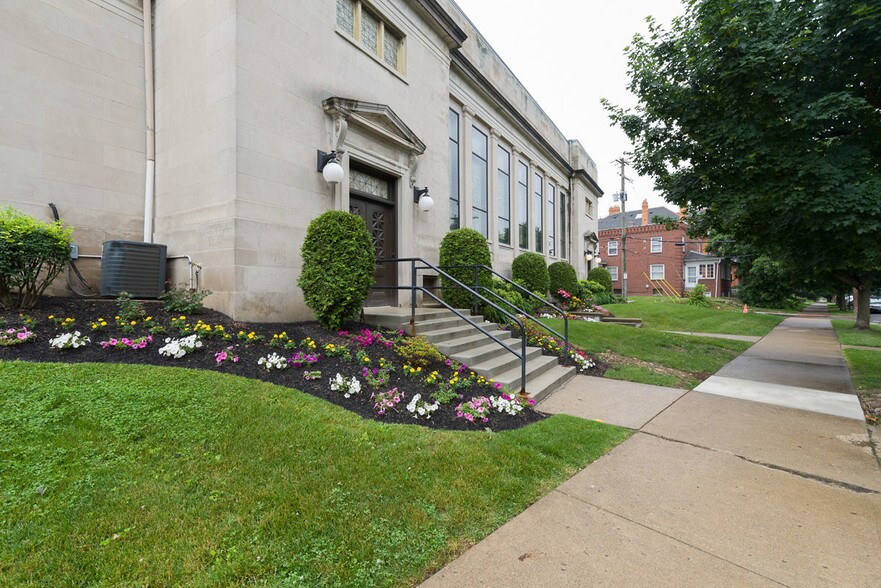 More Photos Of 871 N Park St, Columbus Office For Sale