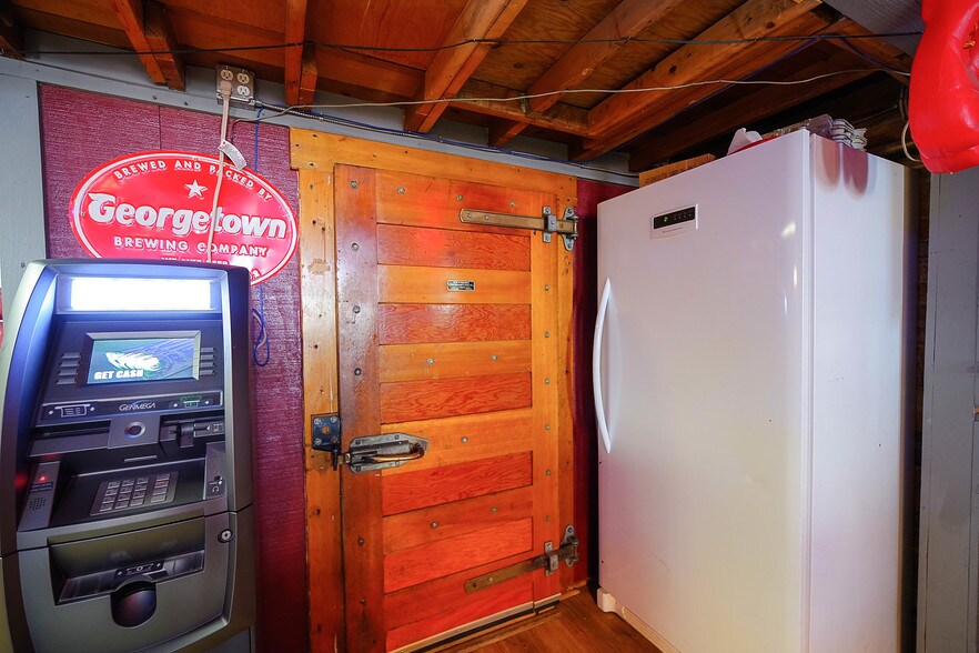 More Photos Of 112 N Pennsylvania Ave, Cle Elum General Retail For Sale