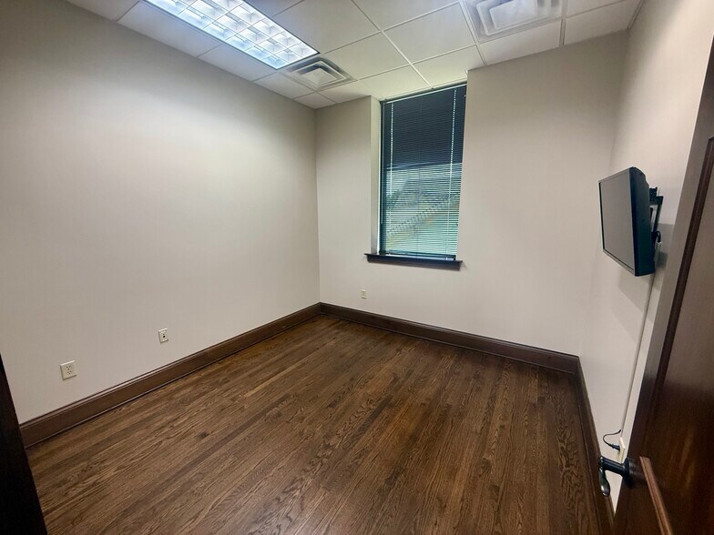 More Photos Of 15 W Center St, Lawrenceburg Coworking Space