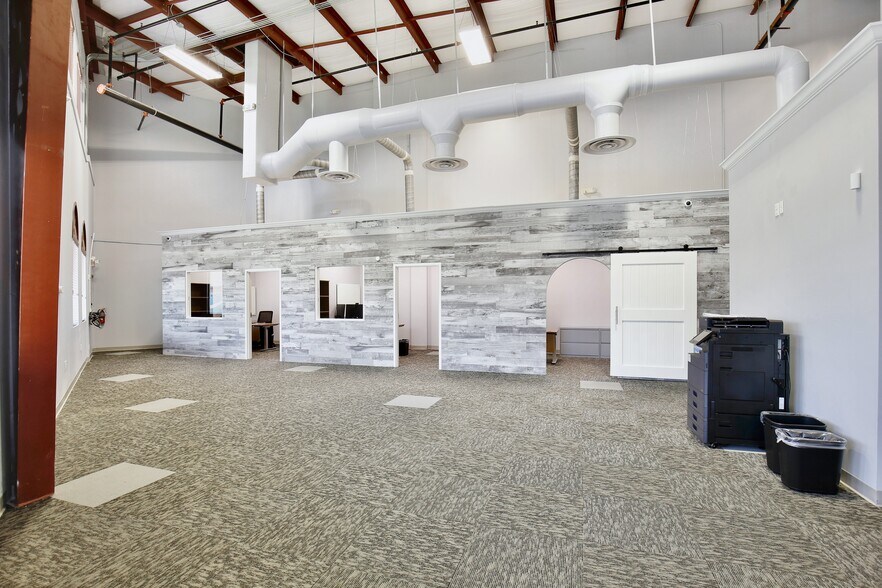More Photos Of 6881 Kingspointe Pky, Orlando Business Park For Sale