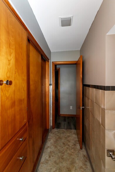 More Photos Of 41W597 US Highway 20, Hampshire Flex For Sale