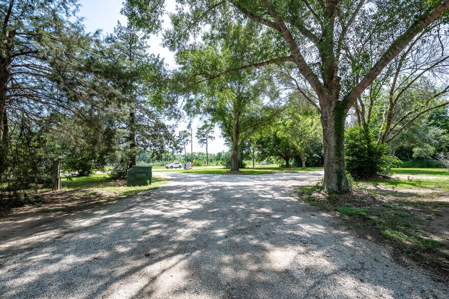 More Photos Of 7820 FM 1010 Rd, Cleveland General Retail For Sale