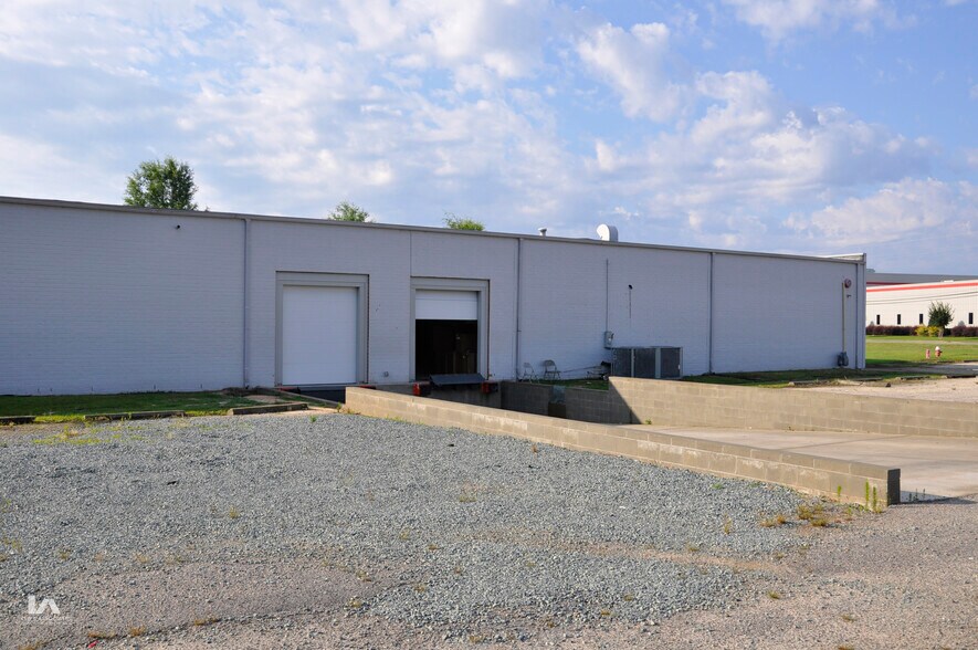 More Photos Of 2907 Lee Ave, Sanford Warehouse For Lease