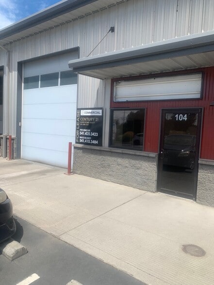 Primary Photo Of 555 NE Hemlock Ave, Redmond Industrial For Lease