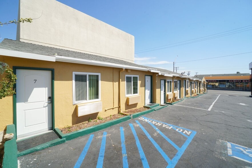 More Photos Of 3101 E Pacific Coast Hwy, Signal Hill Hotel For Sale