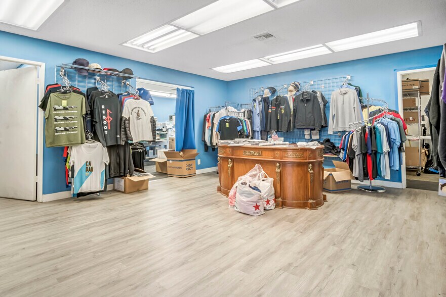 More Photos Of 13333-13345 Saticoy St, North Hollywood Warehouse For Sale