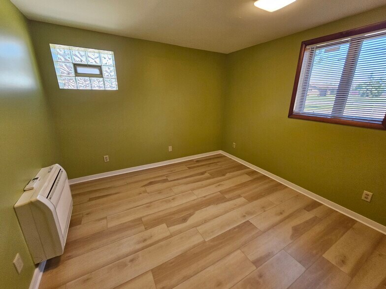 More Photos Of 2708 45th Ave, Highland Office For Sale