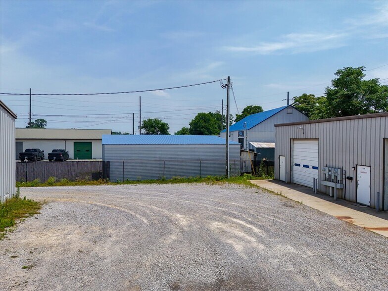 More Photos Of 722-726 Roanoke St, Salem Research And Development For Sale