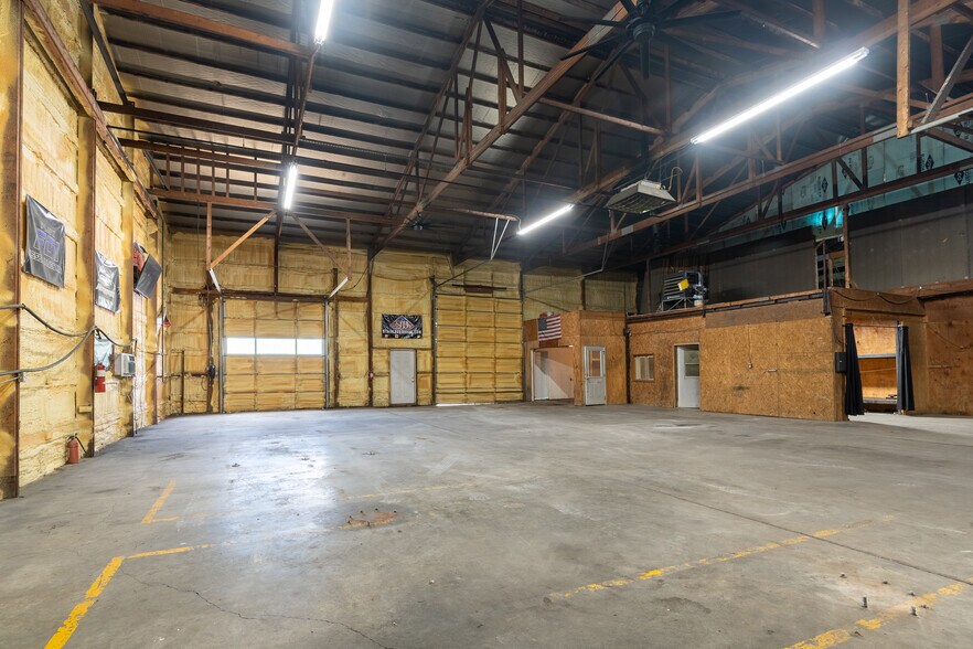 More Photos Of 405 S Pershing St, Energy Office For Sale