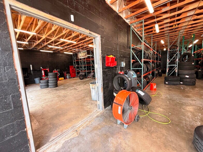 More Photos Of 3593 Veronica S Shoemaker Blvd, Fort Myers Warehouse For Sale