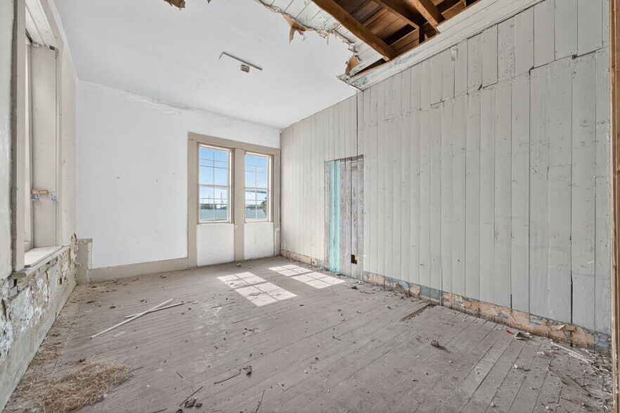 More Photos Of 1425 S Flores St, San Antonio General Retail For Sale