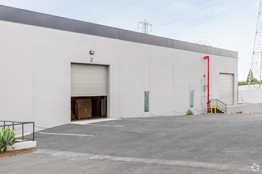 More Photos Of 1547 S State College Blvd, Anaheim Warehouse For Lease