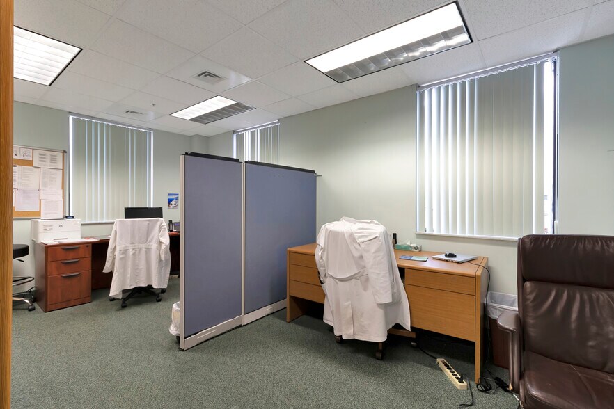 More Photos Of 2525 Harbor Blvd, Port Charlotte Medical For Lease