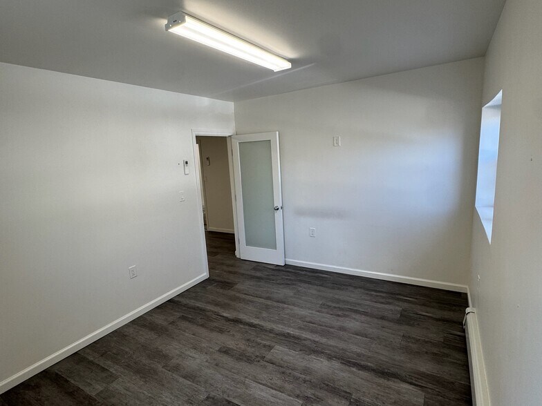 More Photos Of 244 Maple Pl, Mineola Warehouse For Lease
