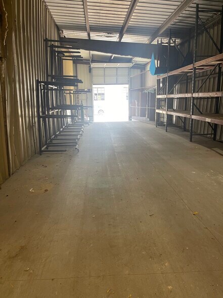 More Photos Of 1020 S Quaker Ave, Tulsa Warehouse For Lease