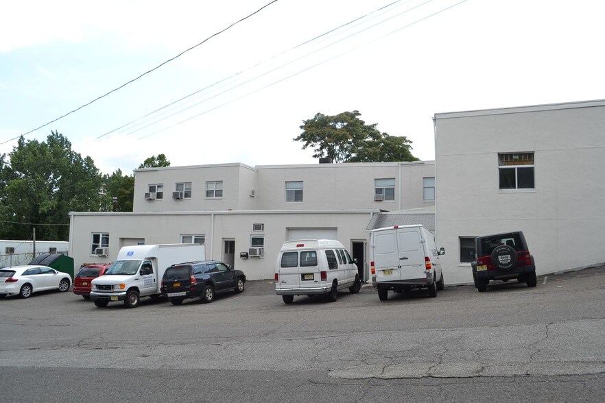 More Photos Of 400 E Edsall Blvd, Palisades Park Manufacturing For Lease