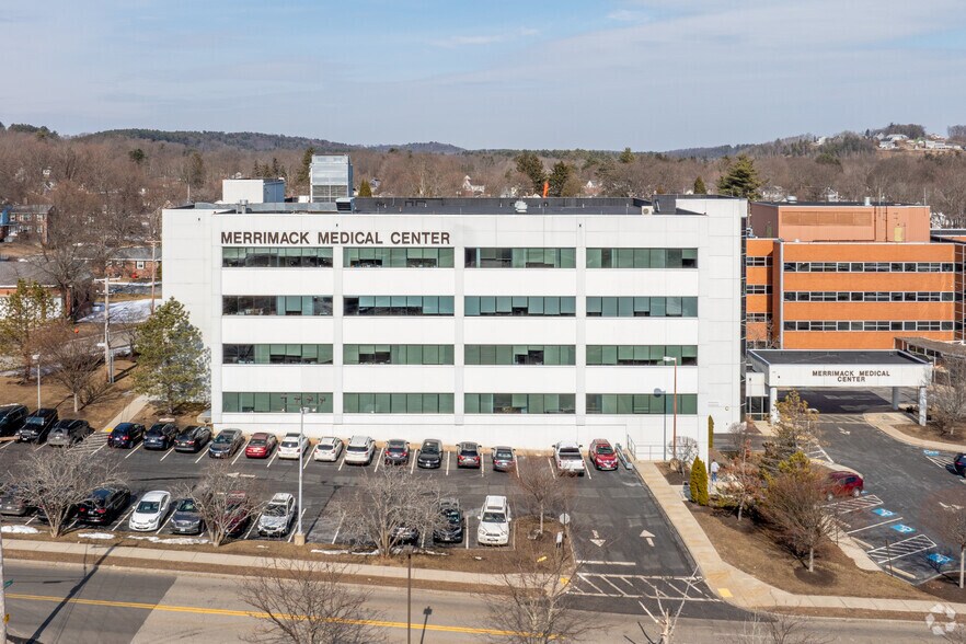 More Photos Of 62 Brown St, Haverhill Medical For Lease
