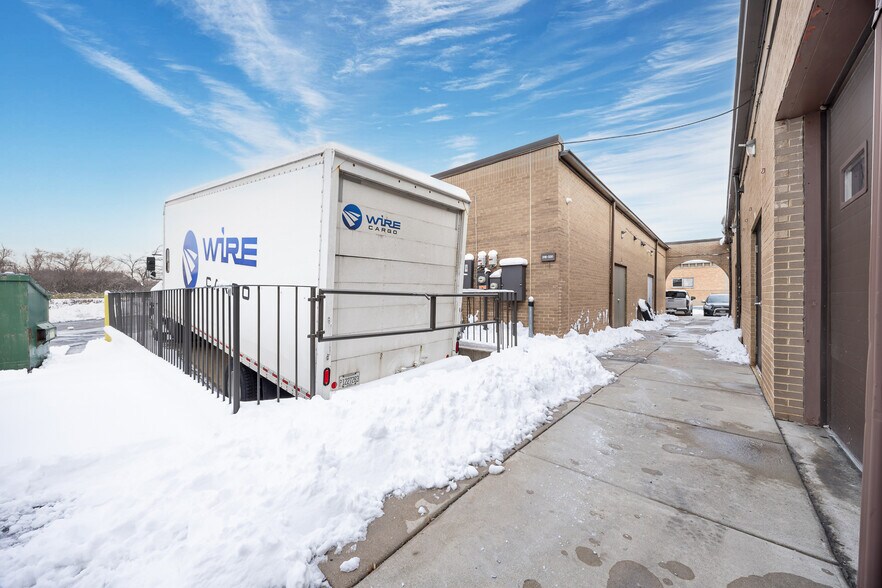 More Photos Of 304 Howard Ave, Des Plaines Light Distribution For Sale