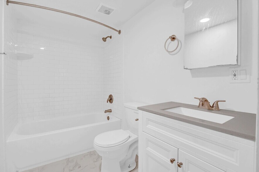 More Photos Of 1942 W Berridge Ln, Phoenix Apartments For Sale