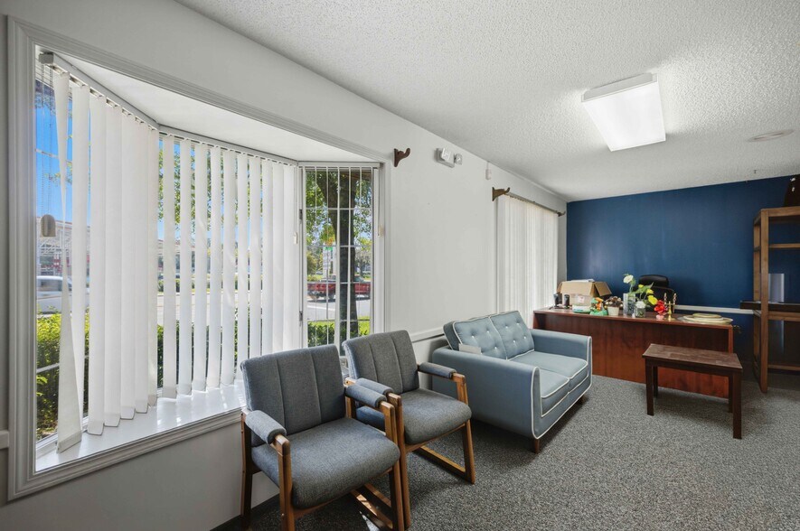 More Photos Of 1112 NE 36th Ave, Ocala Office For Sale
